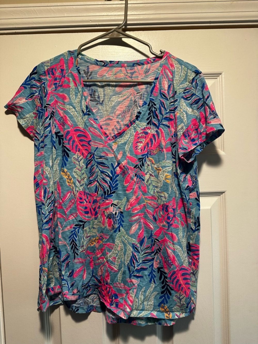 Lilly Pulitzer Tropical V-Neck Tee in Teal and Pink